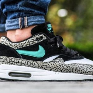 Meet your Posher, Costas